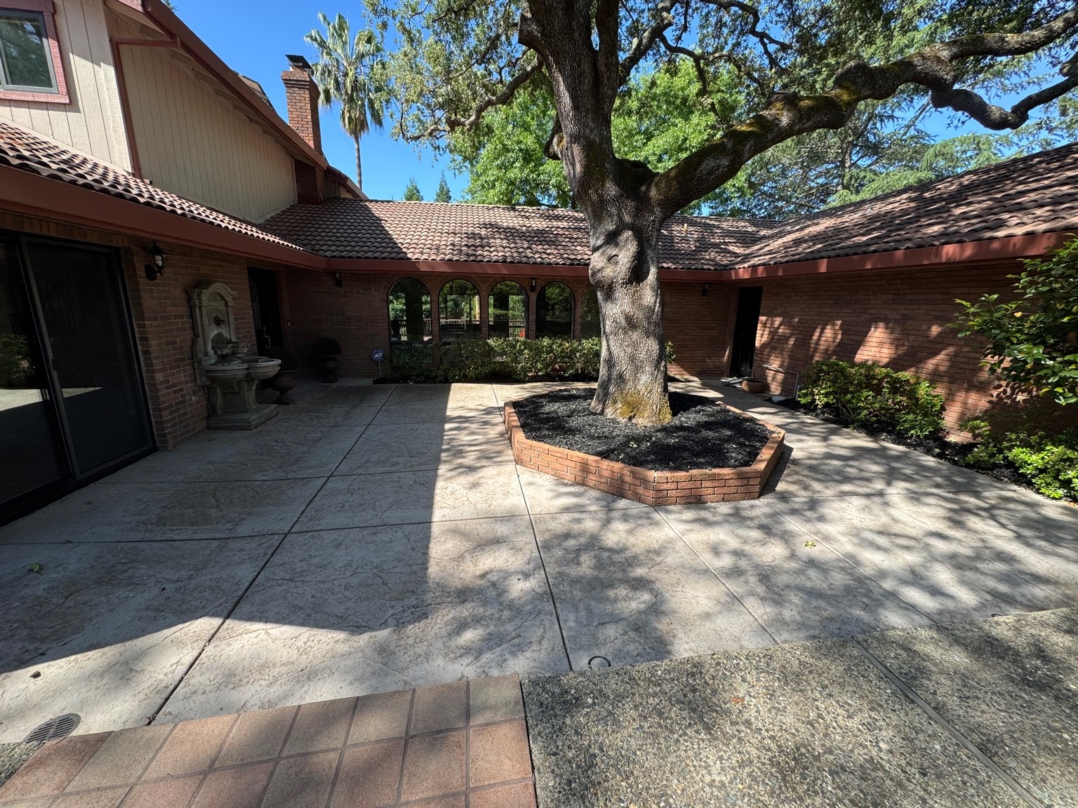 Clean courtyard from another angle